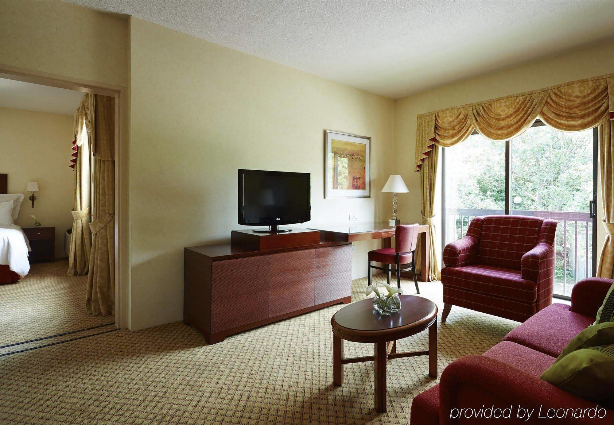 Delta Hotels By Marriott Cheshunt Броксборн Экстерьер фото